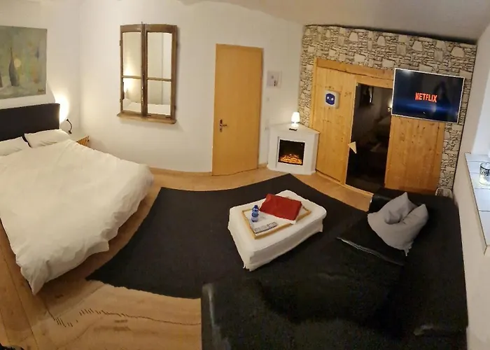 Schönste Lage am Rhein in unmittelbarer Stadtnähe, B&B Köln